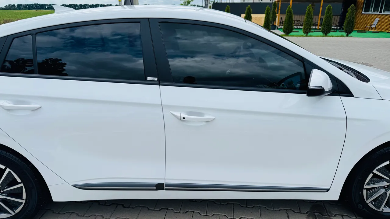 Hyundai IONIQ - фото 17