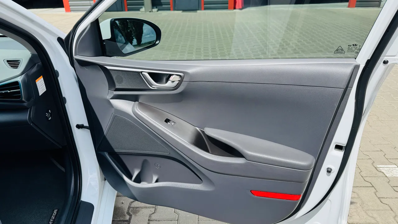 Hyundai IONIQ - фото 9
