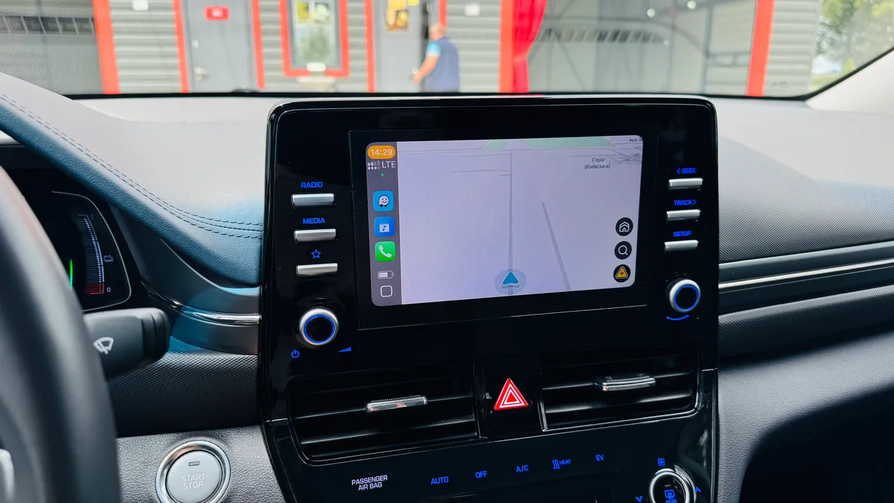 Hyundai IONIQ - фото 16