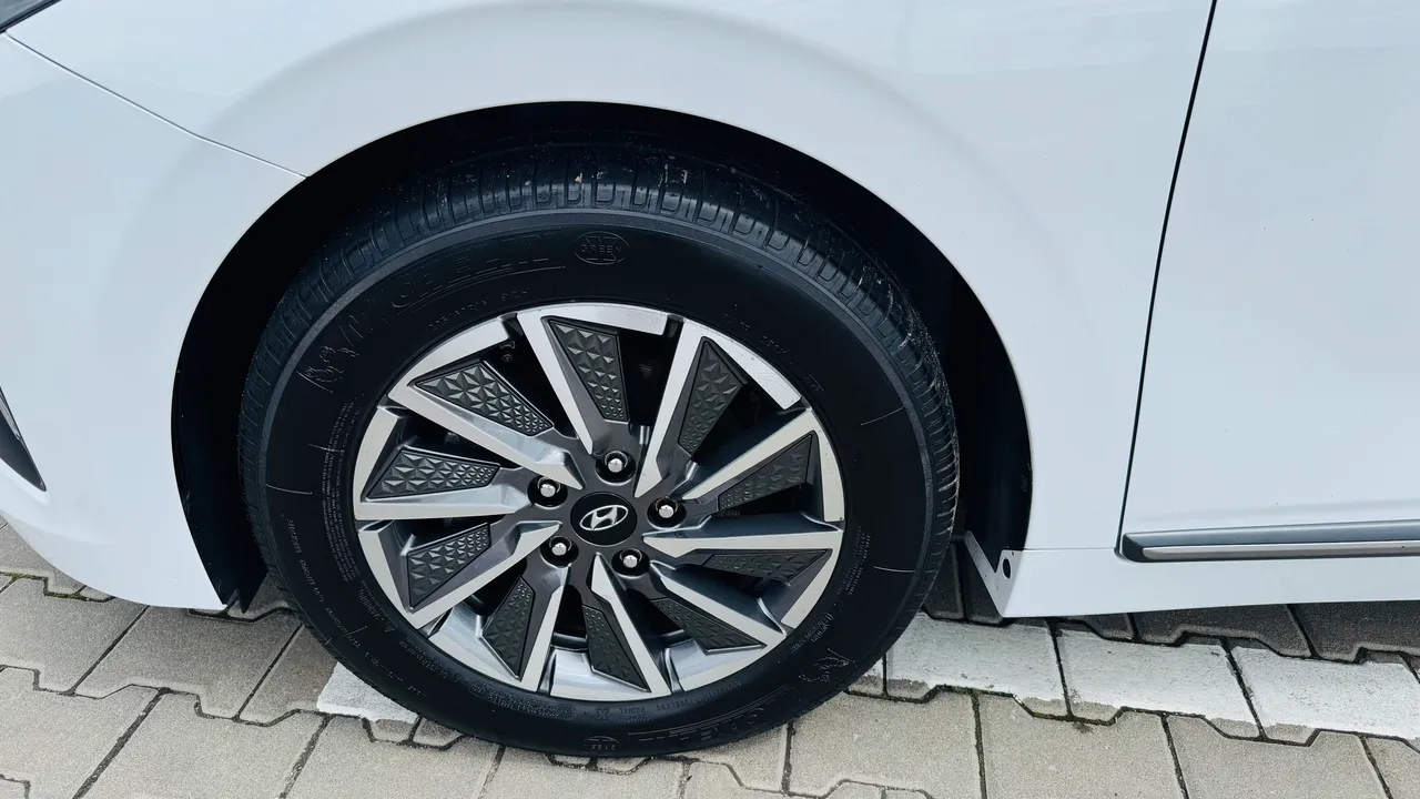 Hyundai IONIQ - фото 23