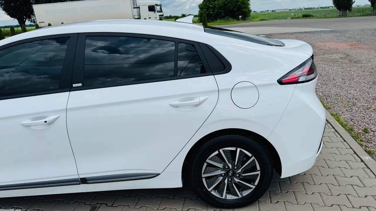 Hyundai IONIQ - фото 20