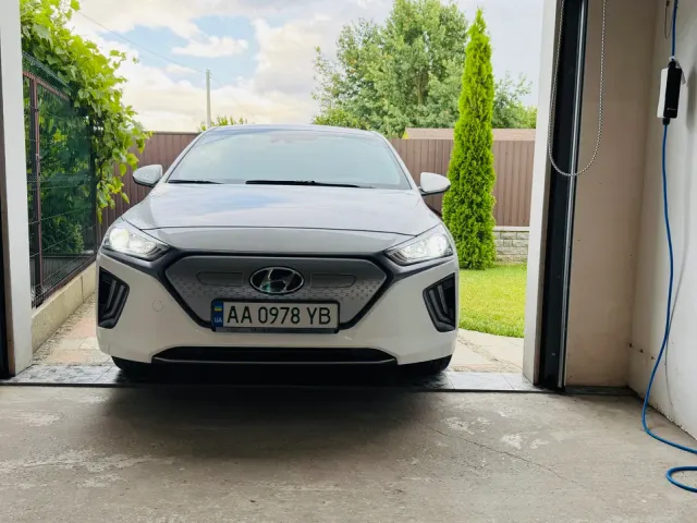 Hyundai IONIQ - фото 1