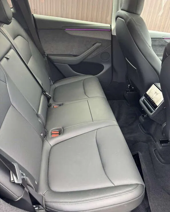 Tesla Model Y - фото 8