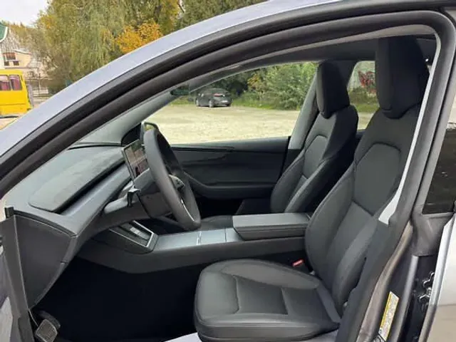 Tesla Model Y - фото 5