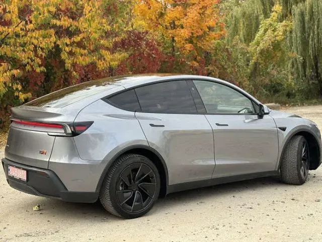 Tesla Model Y - фото 4