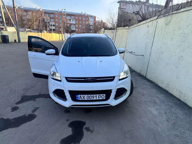 Ford Kuga - фото 1