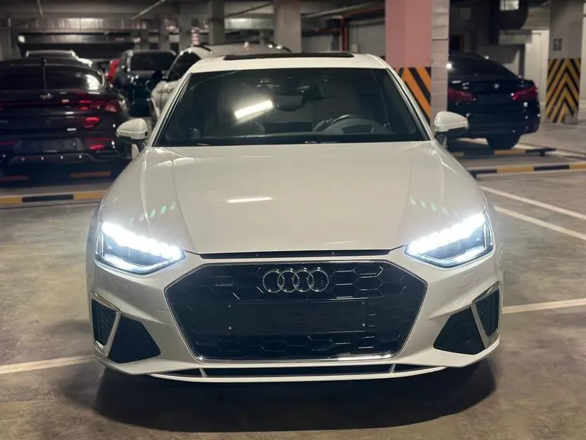 Audi A4 - фото 1