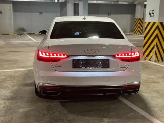 Audi A4 - фото 5