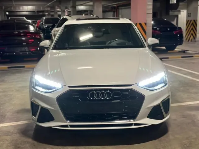 Audi A4 - фото 1