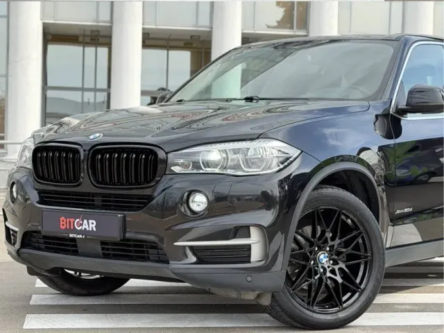 BMW X5 - фото 1