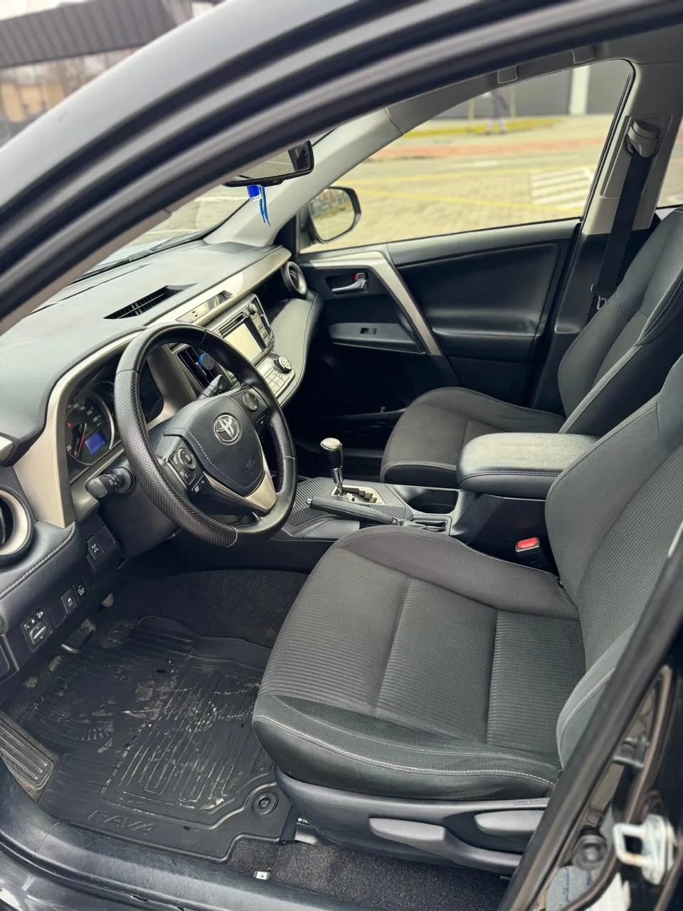 Toyota RAV4 - фото 7