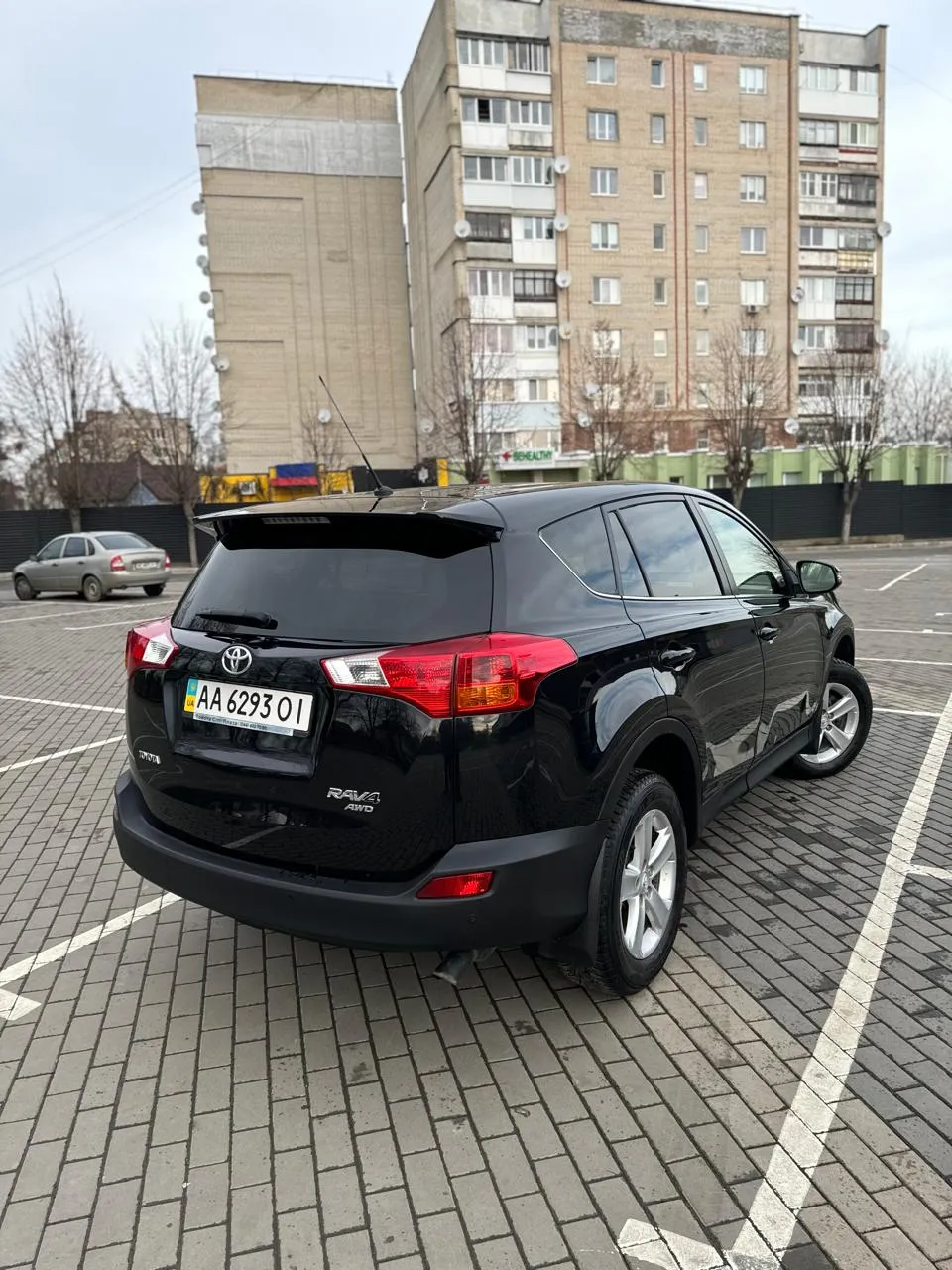 Toyota RAV4 - фото 3