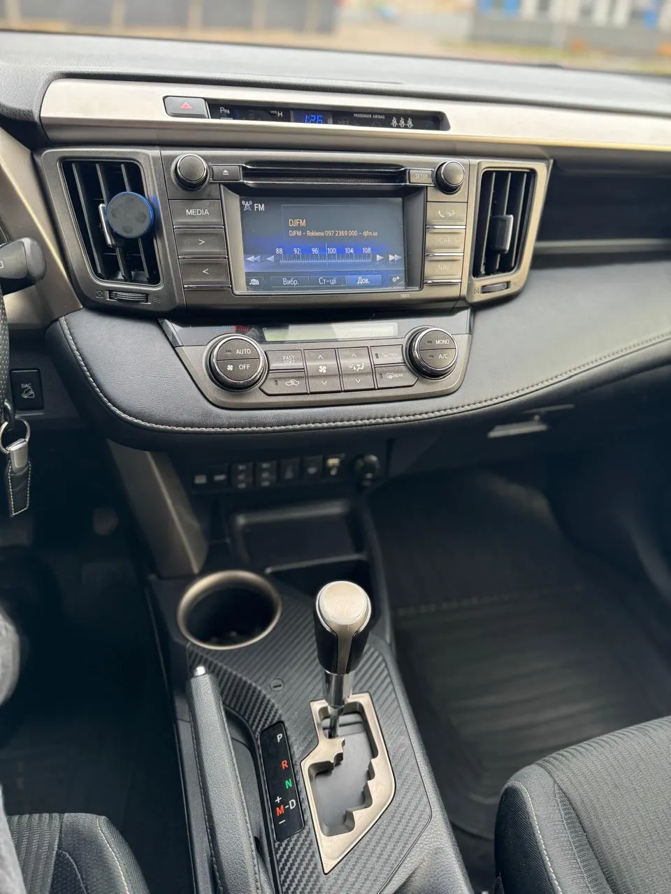 Toyota RAV4 - фото 10