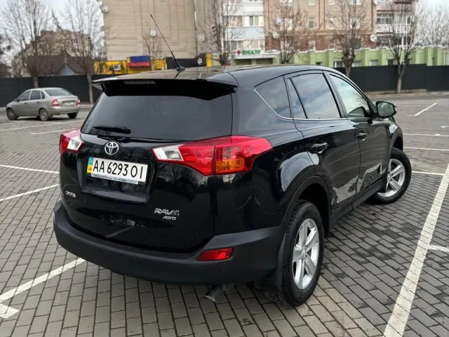 Toyota RAV4 - фото 3