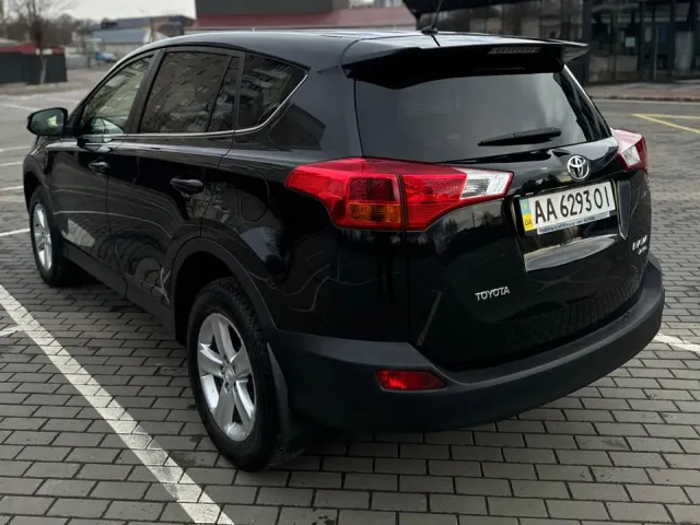 Toyota RAV4 - фото 4