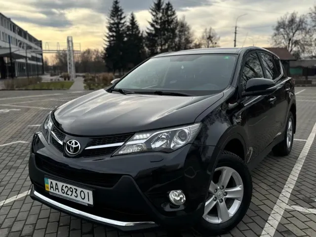 Toyota RAV4 - фото 1