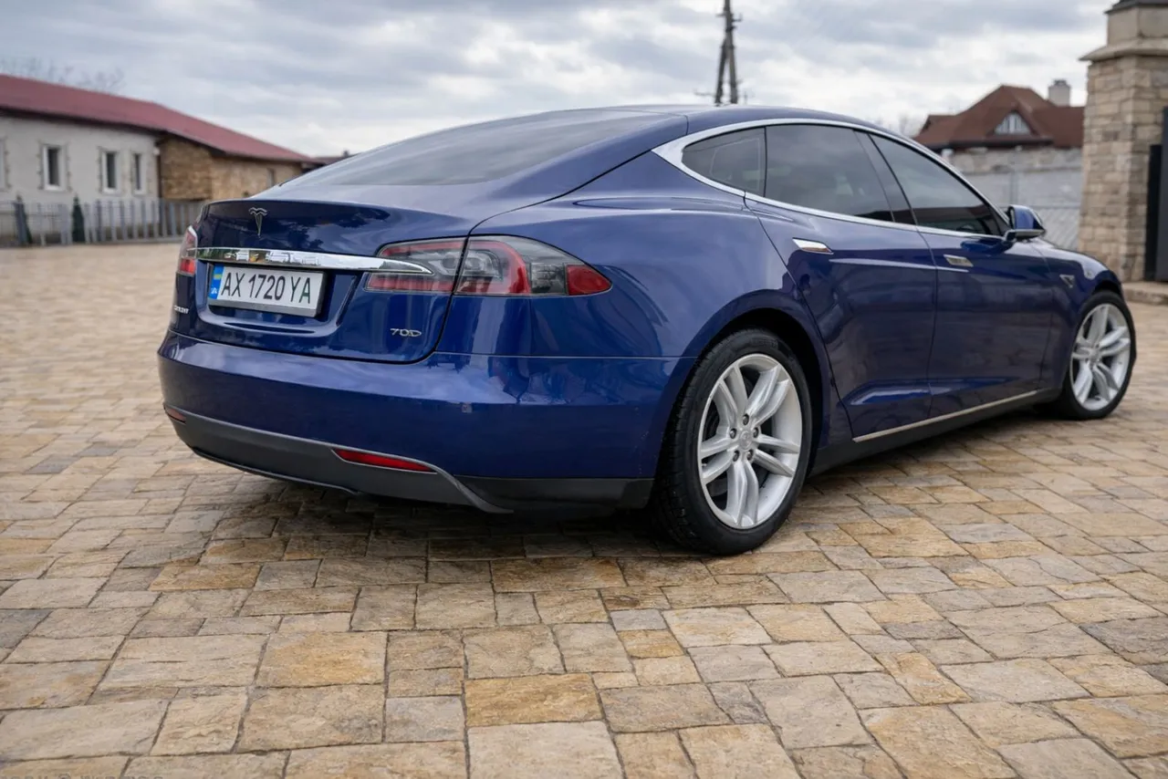 Tesla Model S - фото 5
