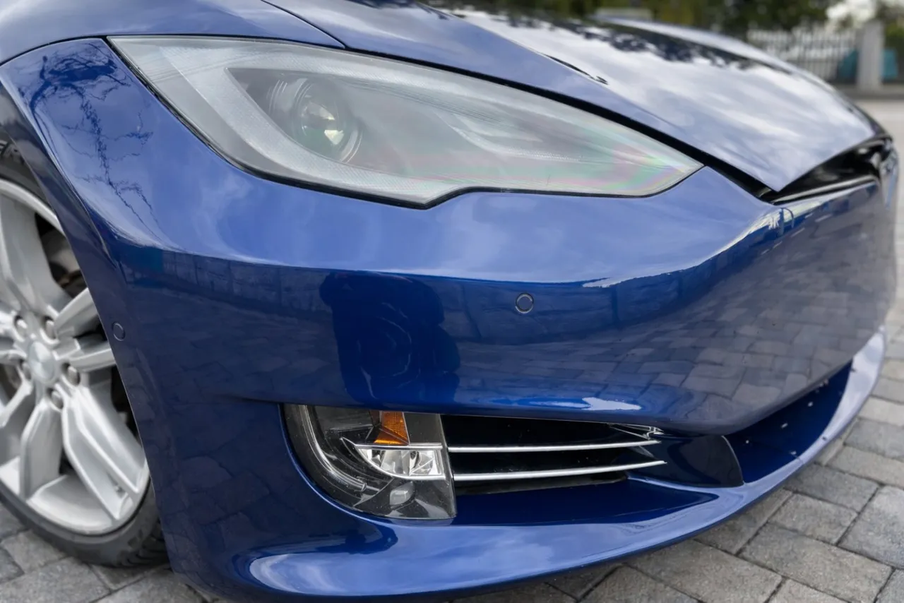 Tesla Model S - фото 8