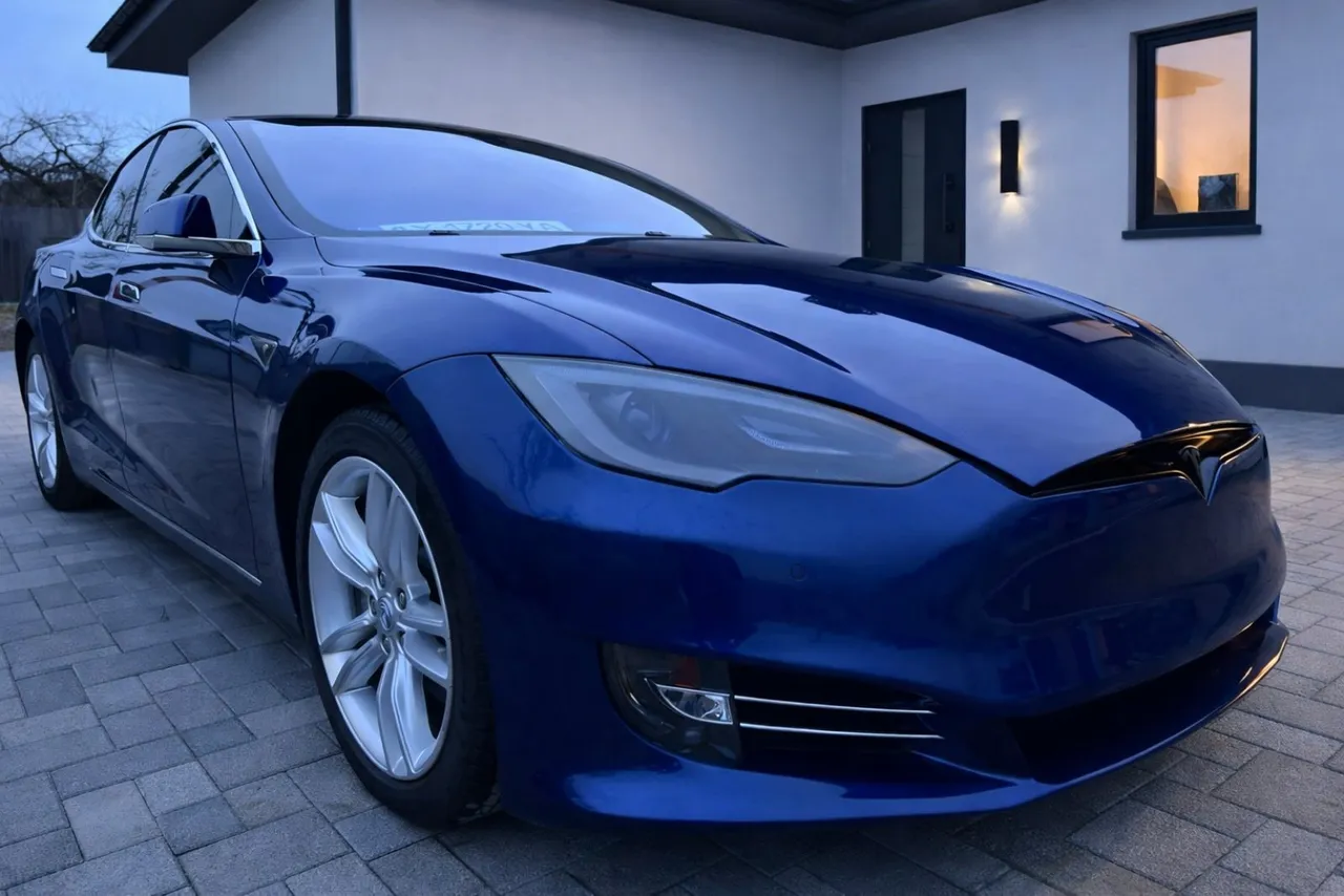 Tesla Model S - фото 10