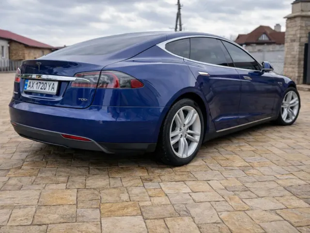 Tesla Model S - фото 5