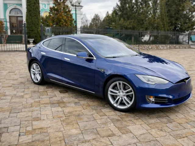 Tesla Model S - фото 2