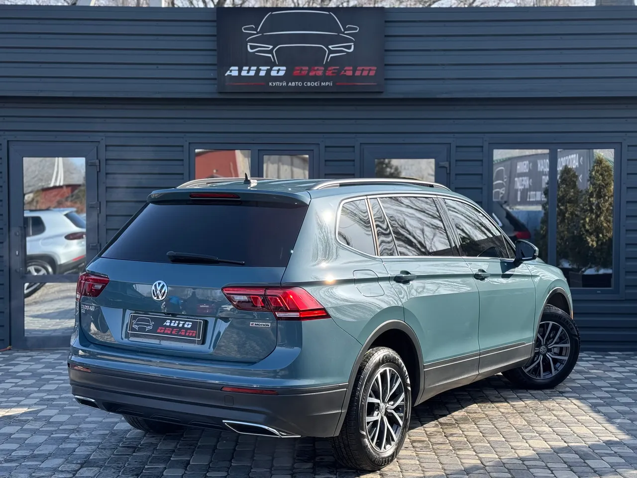 Volkswagen Tiguan - фото 9