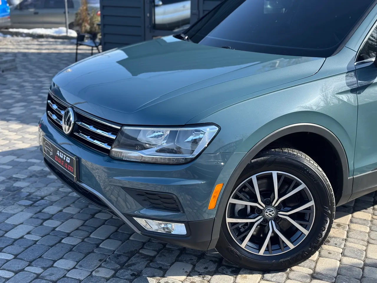 Volkswagen Tiguan - фото 2
