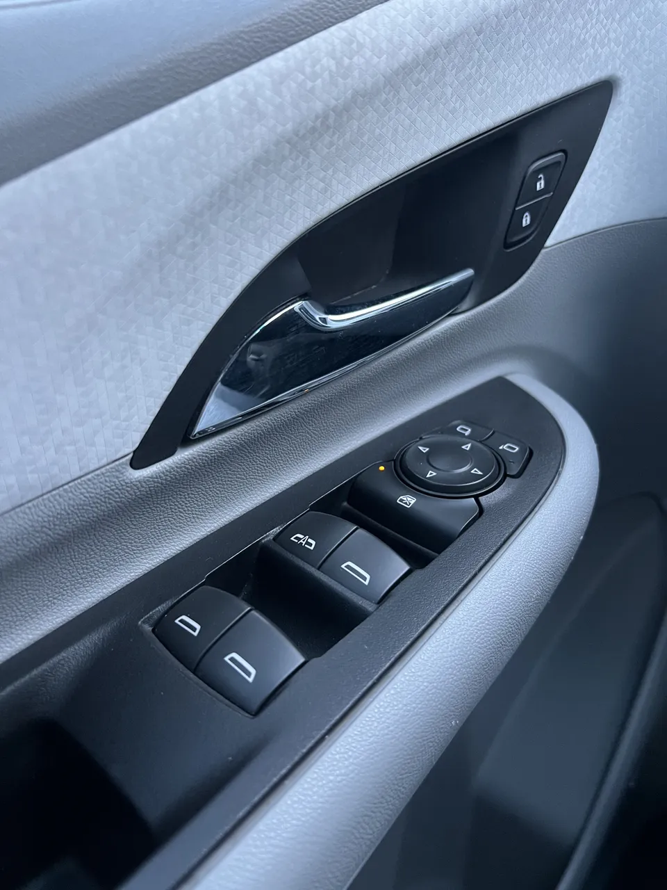 Chevrolet Bolt - фото 38