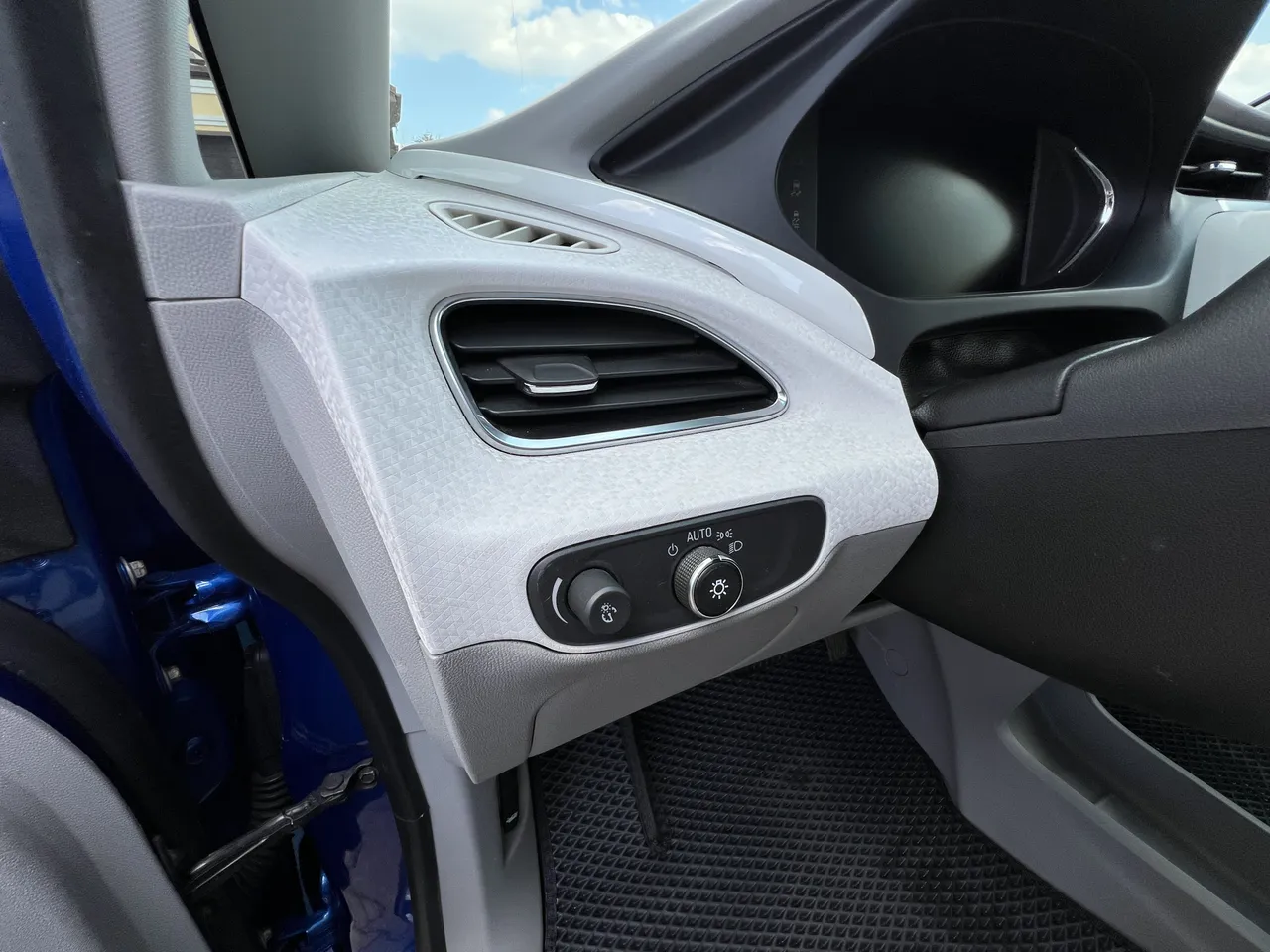 Chevrolet Bolt - фото 20