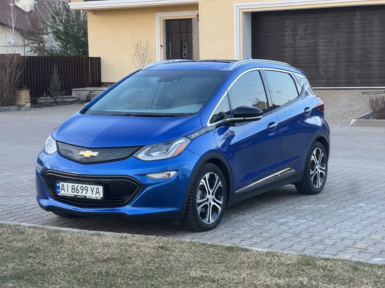 Chevrolet Bolt - фото 1