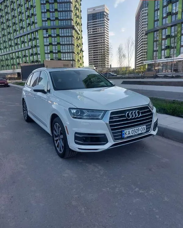 Audi Q7 - фото 11