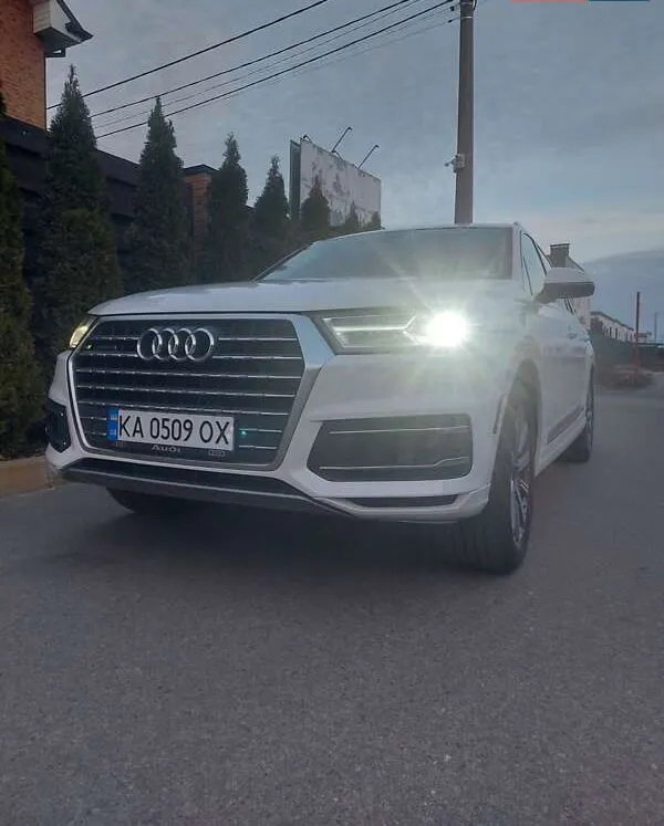 Audi Q7 - фото 12
