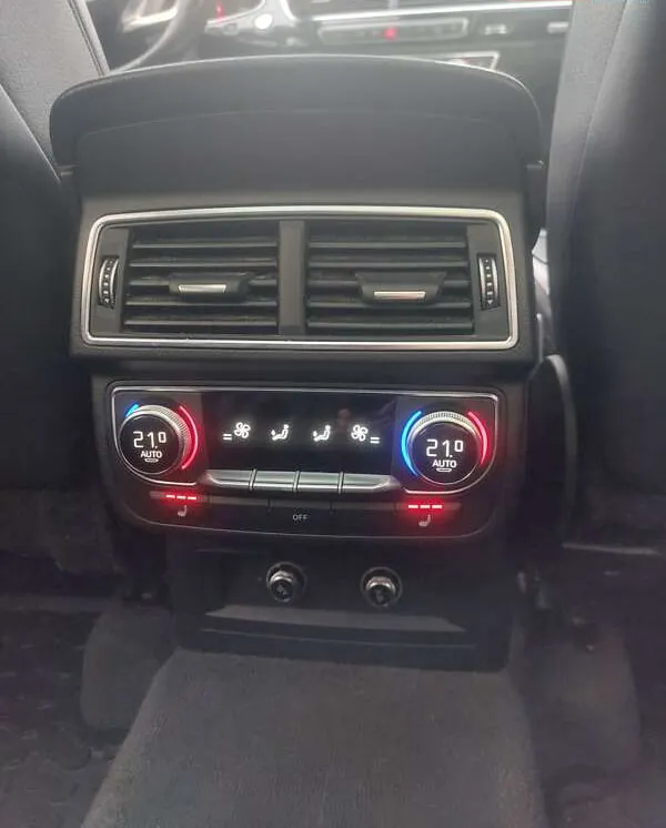 Audi Q7 - фото 32