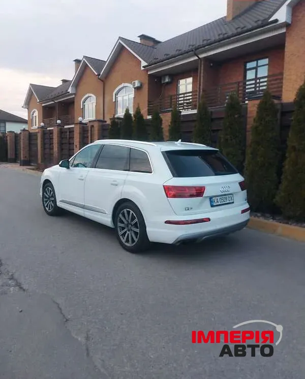 Audi Q7 - фото 17