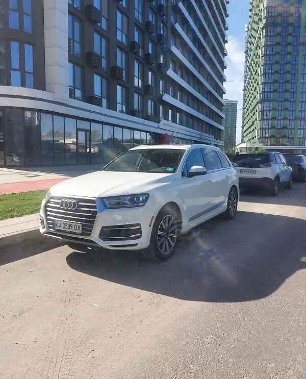 Audi Q7 - фото 14