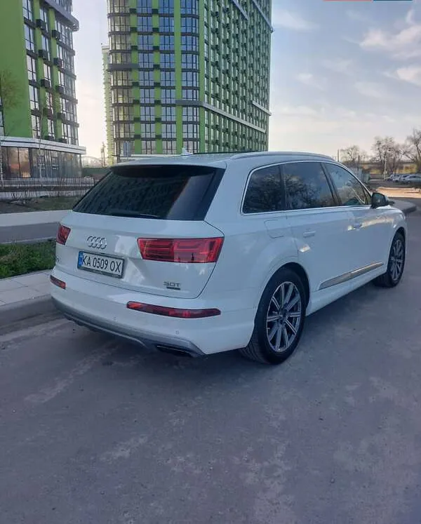 Audi Q7 - фото 9