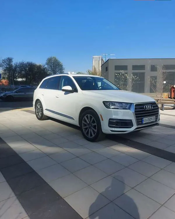 Audi Q7 - фото 1