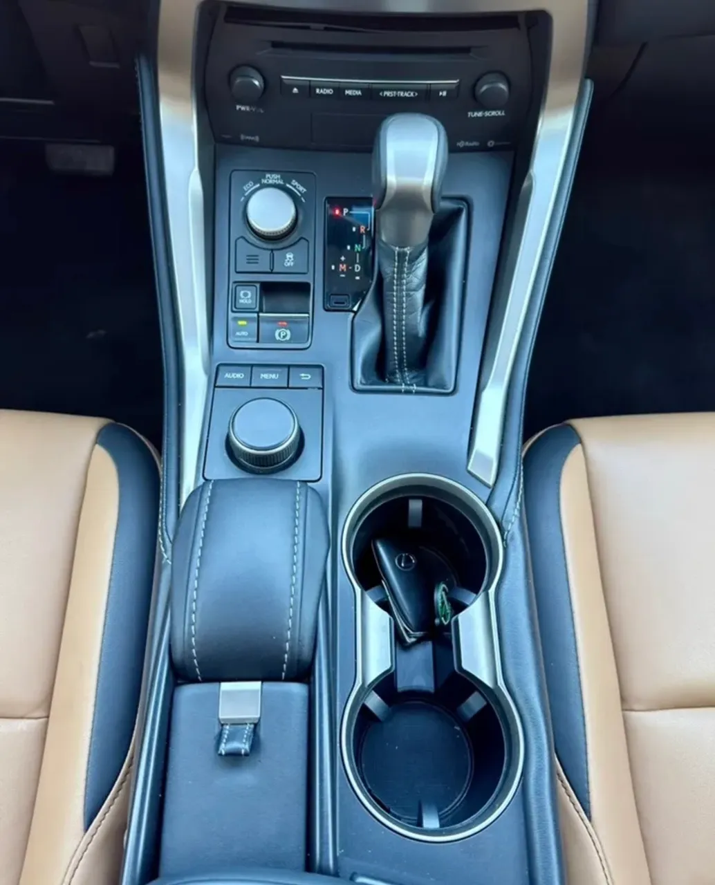 Lexus NX - фото 22