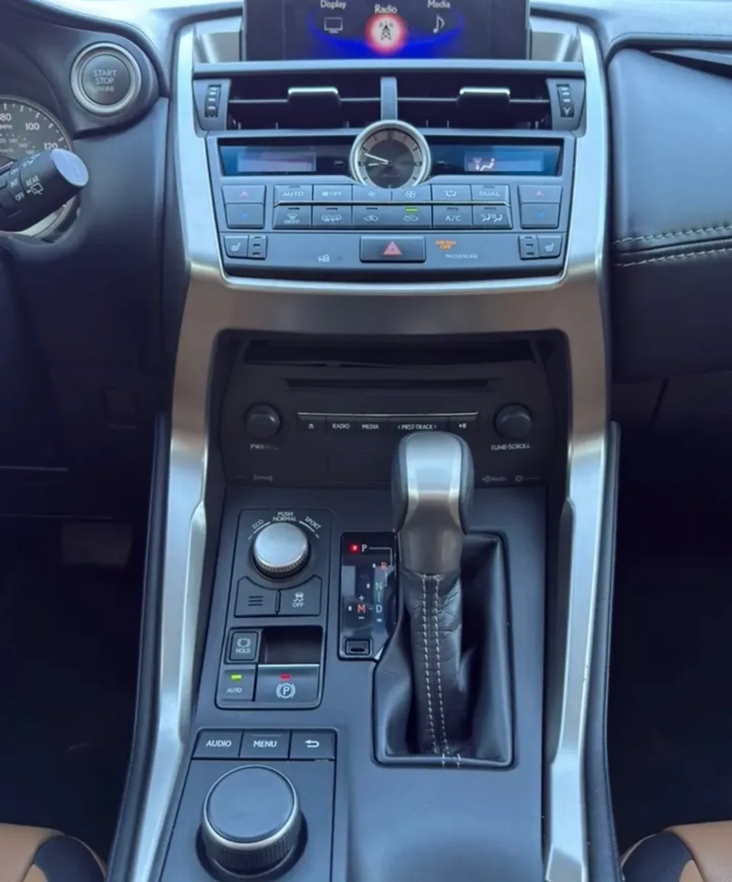 Lexus NX - фото 21