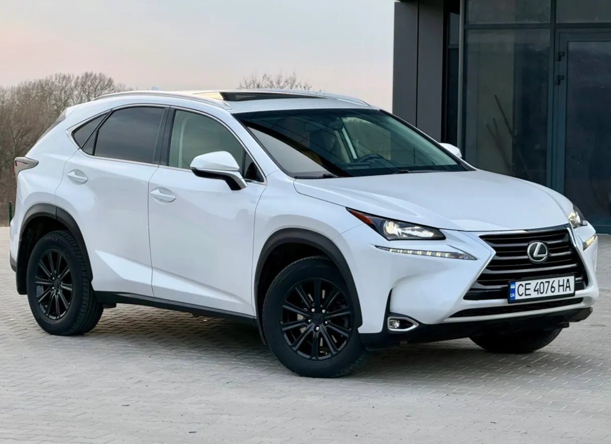 Lexus NX - фото 1