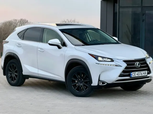 Lexus NX - фото 1