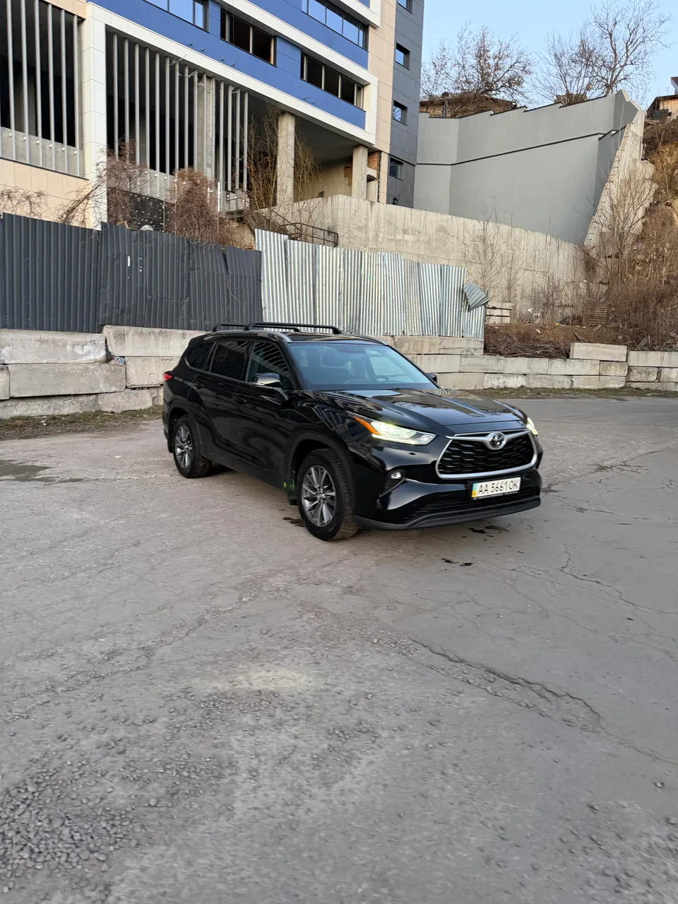 Toyota Highlander - фото 1