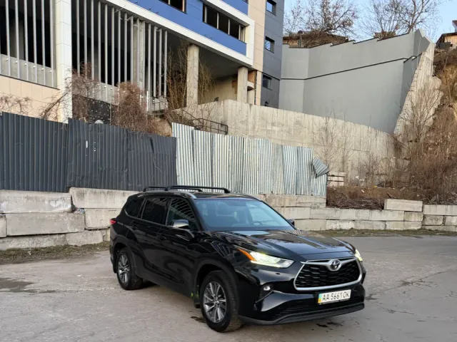 Toyota Highlander - фото 1