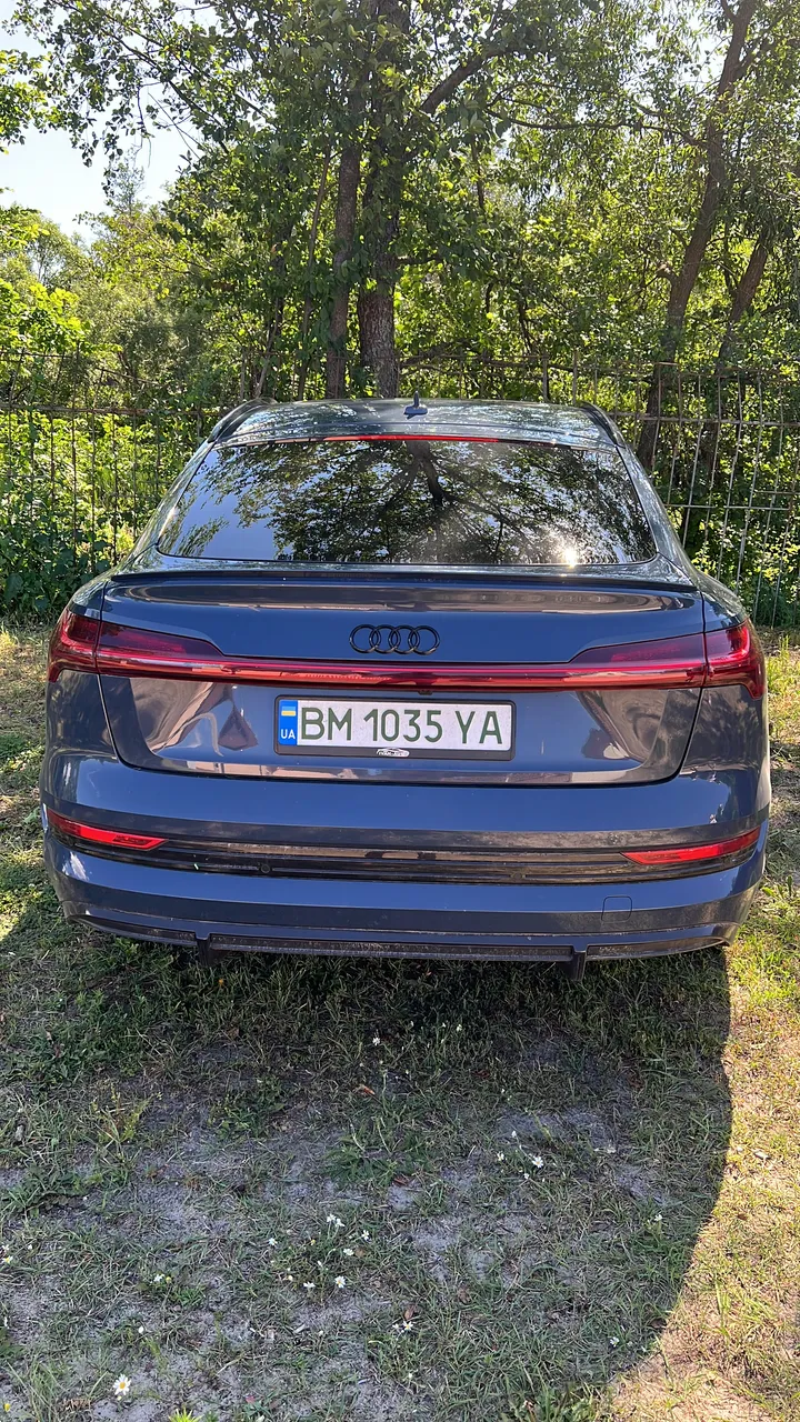 Audi e-tron Sportback - фото 1