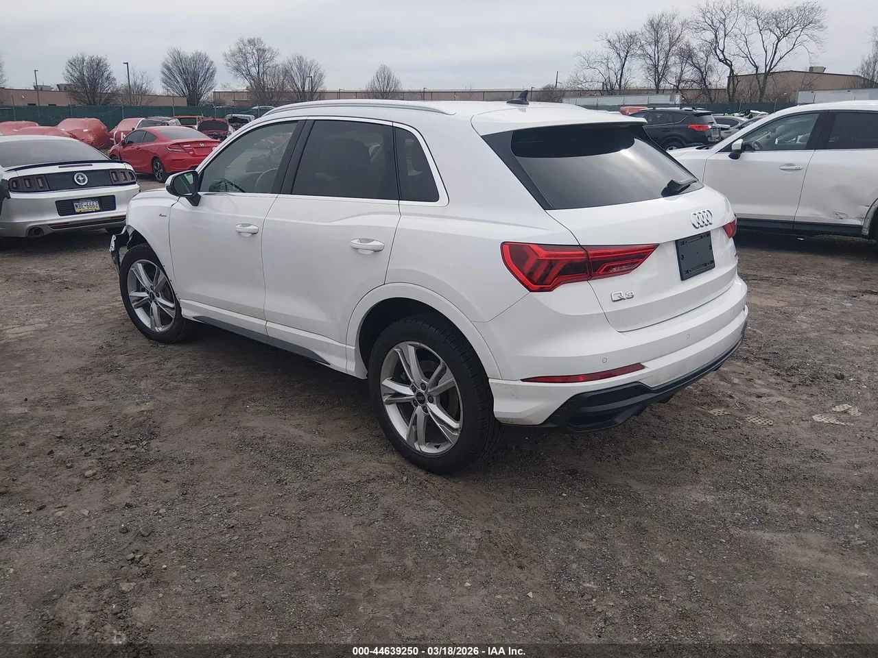 Audi Q3 - фото 4