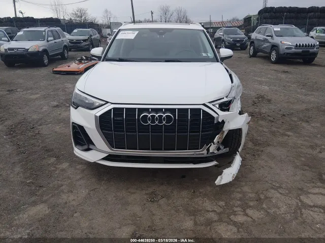 Audi Q3 - фото 2