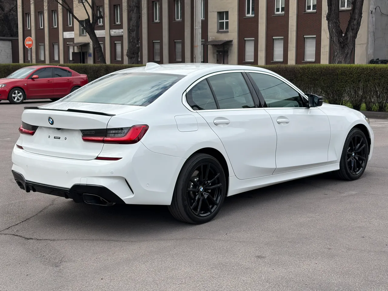 BMW 3 серії - фото 1