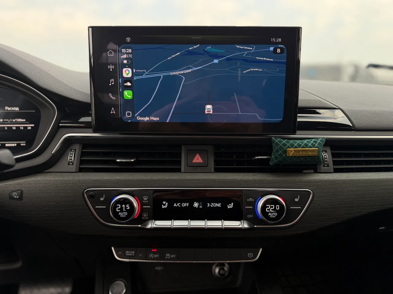 Audi A4 - фото 8