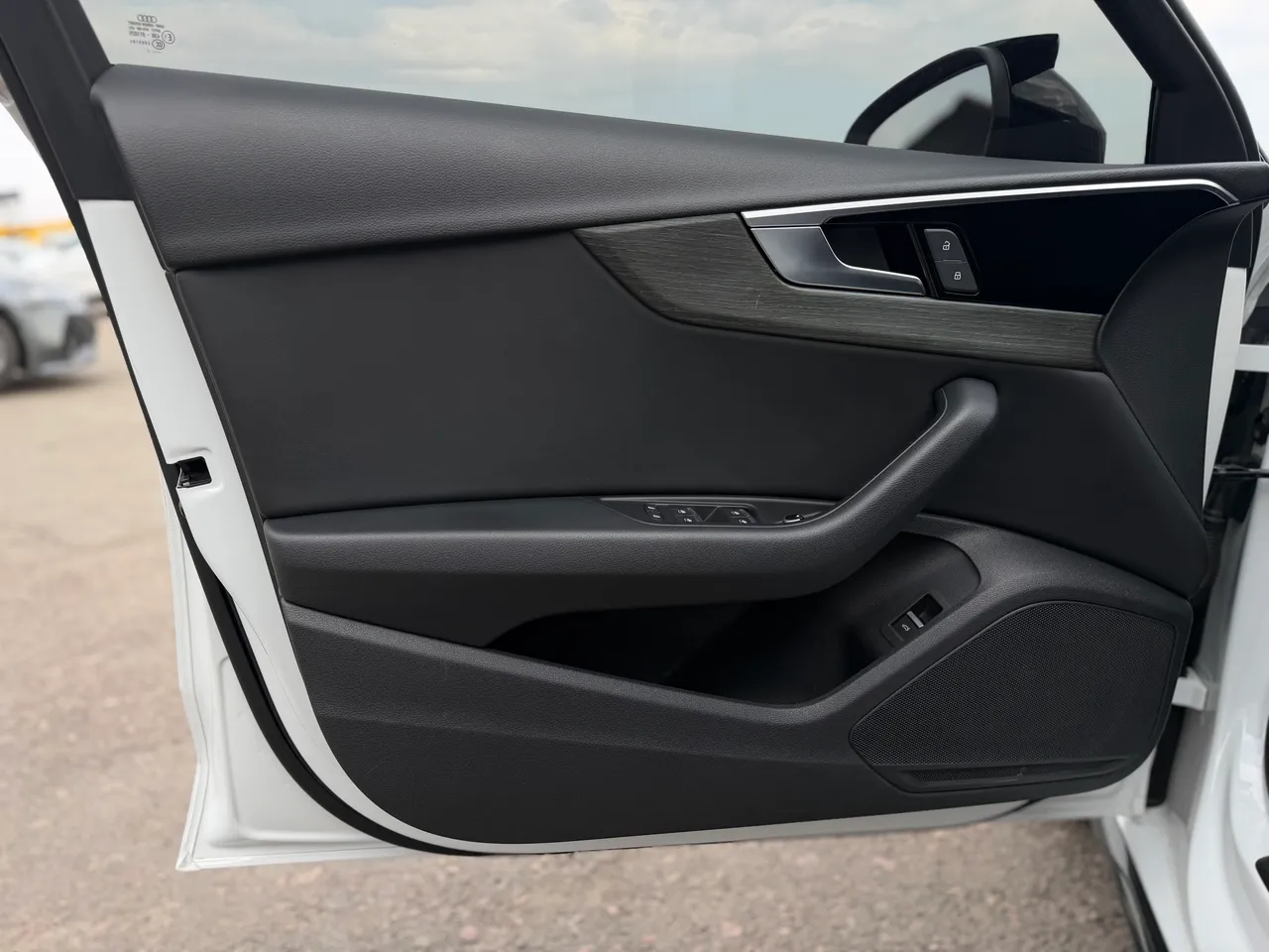 Audi A4 - фото 4