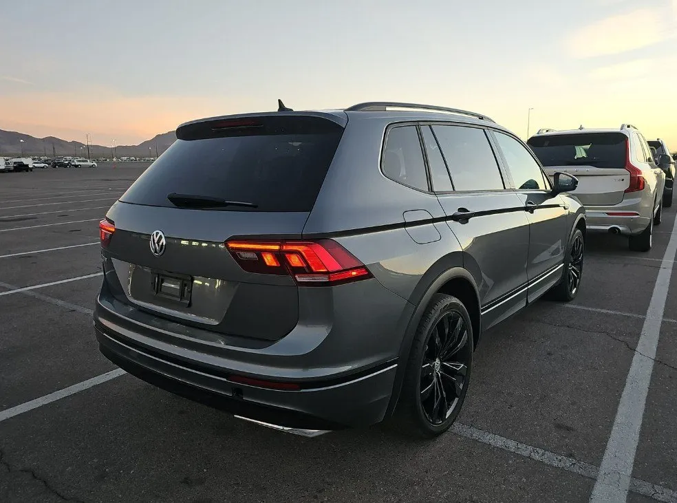 Volkswagen Touareg - фото 3